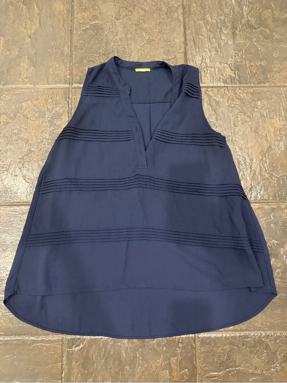 Gianni Bini Navy Blue Sleeveless Pintuck Blouse Size M Workwear Top